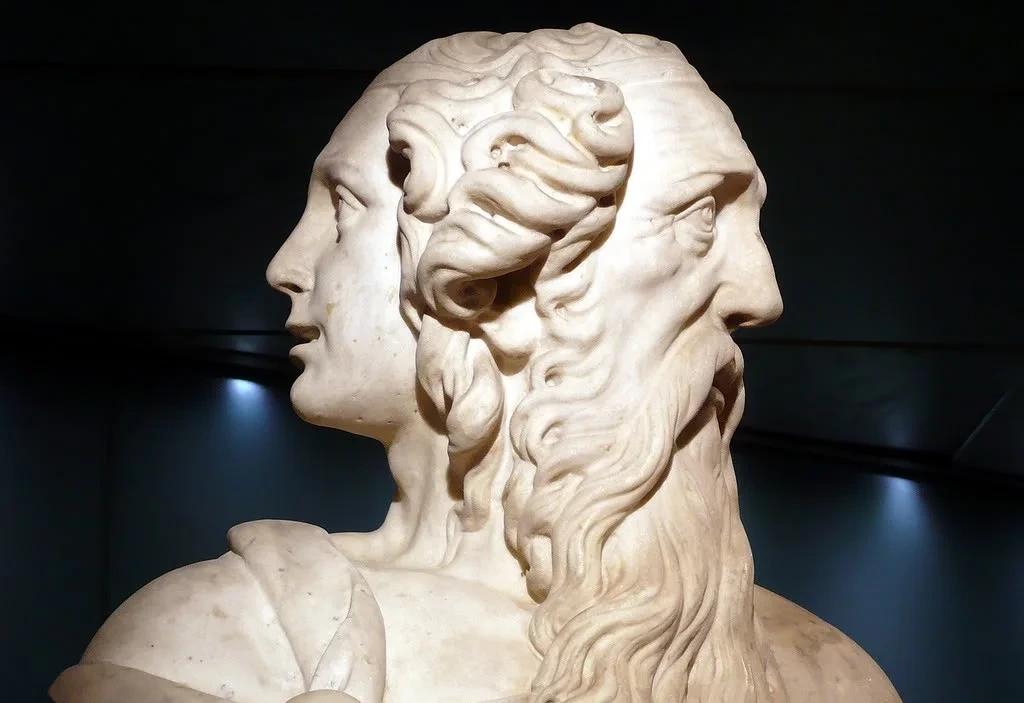 A terceira face de Janus, por Ricardo Marinho