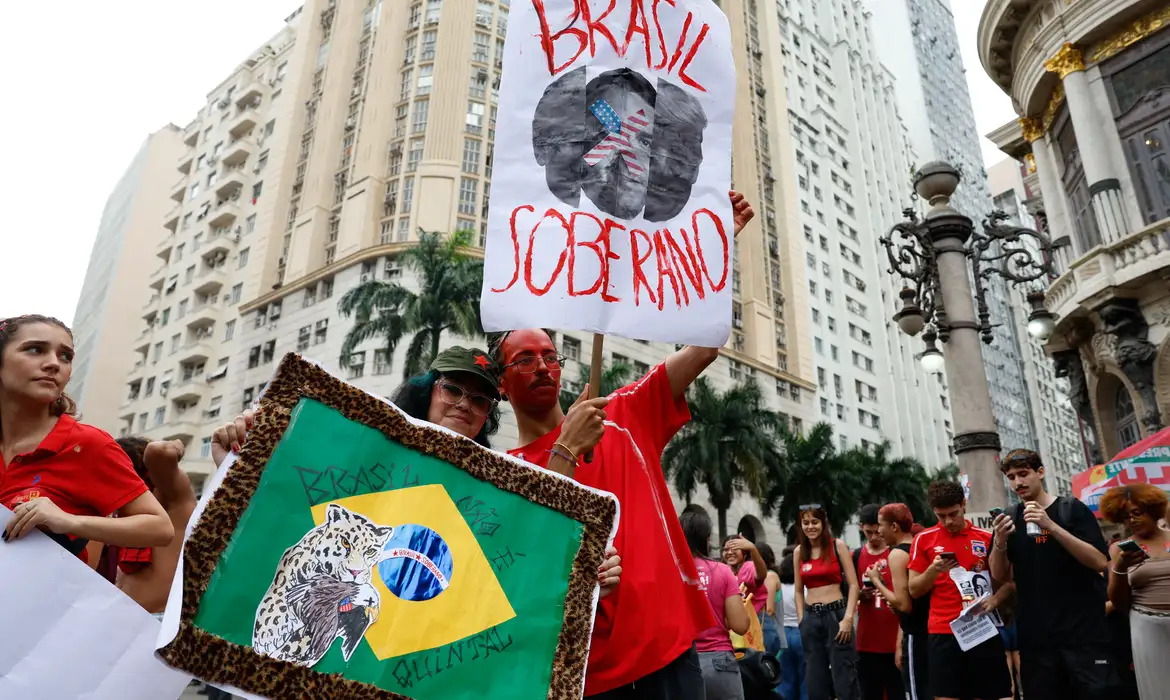 Hora última para Lula escolher a voz de comando: militar, militante ou política, por Paulo Fábio Dantas Neto